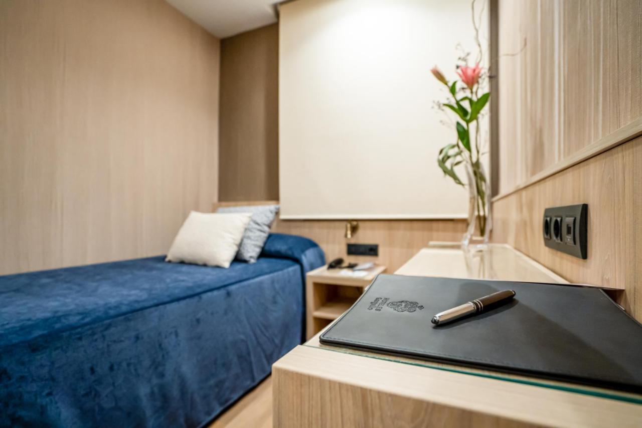 Single Room with Bathroom,1225499288:JPEG